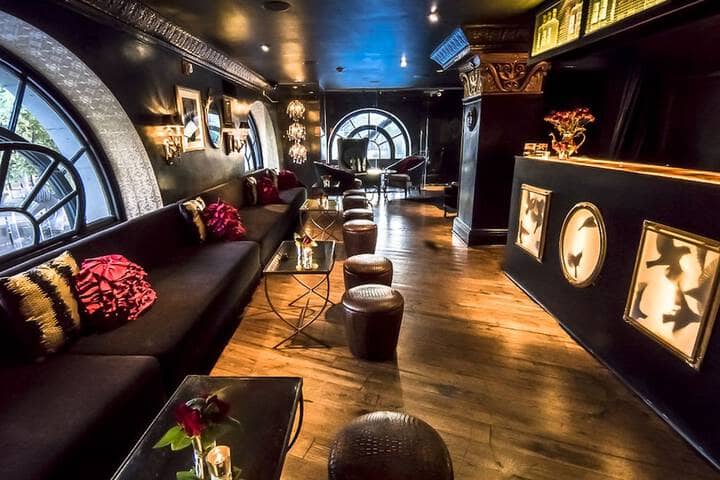Lounge 75 of 86